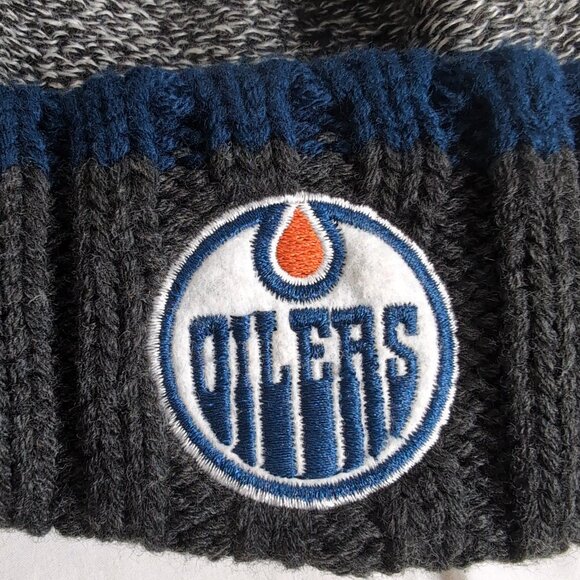 Official NHL Edmonton Oilers Ladies Winter Beanie with Pompom, One Size - Picture 4 of 5